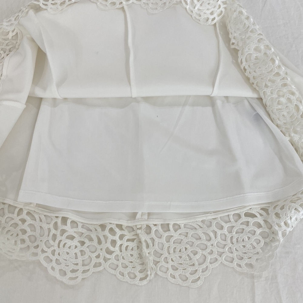 Donna Ricco white neoprene dress w/ crochet trim at bottom. Skater style. Size 4 - Picture 6 of 11